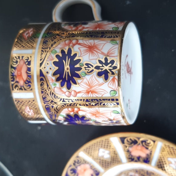 Antique 1933 Old Imari, Royal Crown Derby cup and saucer - Picture 3 of 5